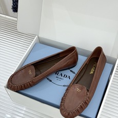 (原版飞机盒+10)Prada/普拉达26WF新品复古字母褶皱平底乐福鞋秋冬衣橱万能百搭单品上脚松弛氛围 (原版飞机盒+10)Prada/普拉达26WF新品复古字母褶皱平底乐福鞋秋冬衣橱万能百搭单品上脚松弛氛围