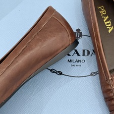 (原版飞机盒+10)Prada/普拉达26WF新品复古字母褶皱平底乐福鞋秋冬衣橱万能百搭单品上脚松弛氛围 (原版飞机盒+10)Prada/普拉达26WF新品复古字母褶皱平底乐福鞋秋冬衣橱万能百搭单品上脚松弛氛围