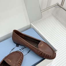 (原版飞机盒+10)Prada/普拉达26WF新品复古字母褶皱平底乐福鞋秋冬衣橱万能百搭单品上脚松弛氛围 (原版飞机盒+10)Prada/普拉达26WF新品复古字母褶皱平底乐福鞋秋冬衣橱万能百搭单品上脚松弛氛围