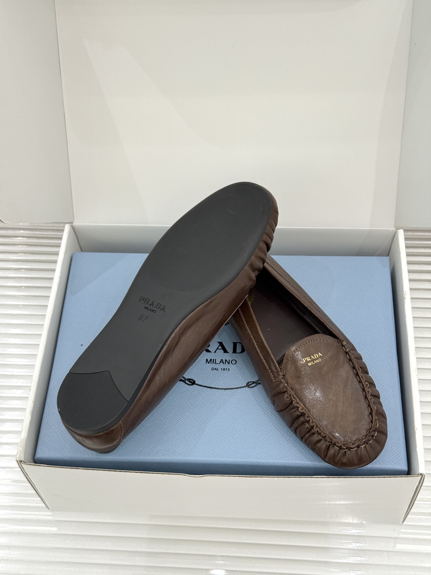 （原版飞机盒＋10）Prada/普拉达26WF新品复古字母褶皱平底乐福鞋秋冬衣橱万能百搭单品上脚松弛氛围