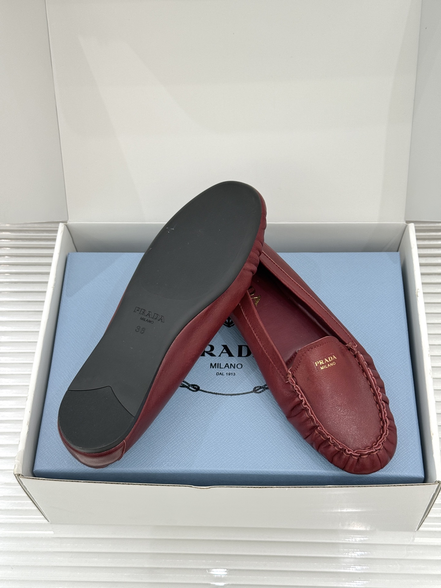 （原版飞机盒＋10）Prada/普拉达26WF新品复古字母褶皱平底乐福鞋秋冬衣橱万能百搭单品上脚松弛氛围