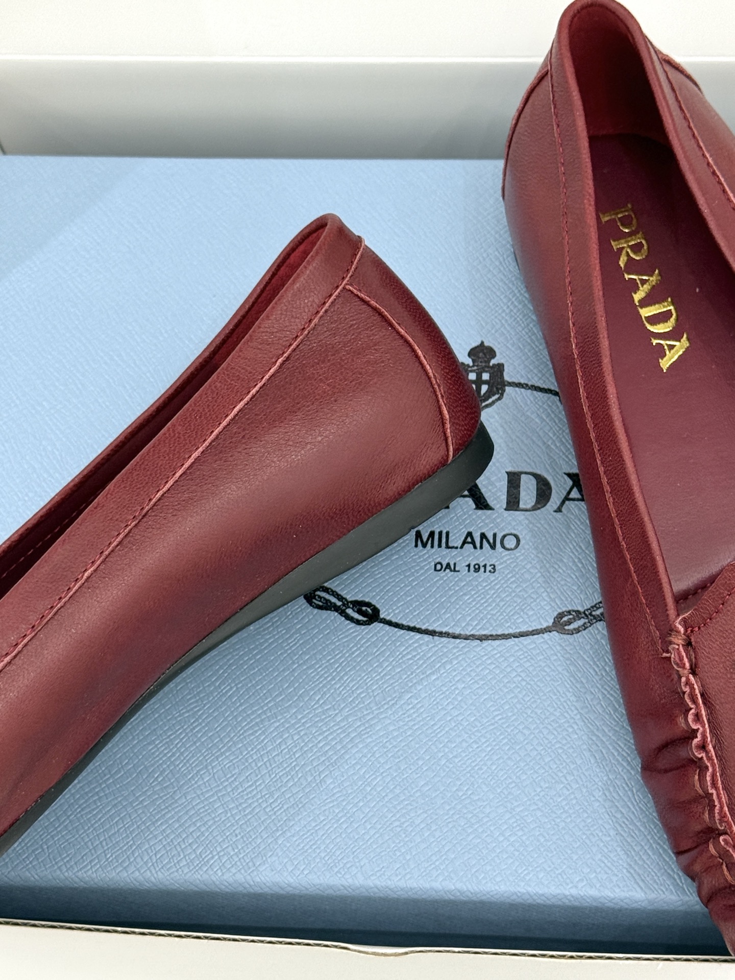 （原版飞机盒＋10）Prada/普拉达26WF新品复古字母褶皱平底乐福鞋秋冬衣橱万能百搭单品上脚松弛氛围