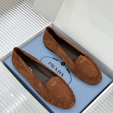 (原版飞机盒+10)Prada/普拉达26WF新品复古字母褶皱平底乐福鞋秋冬衣橱万能百搭单品上脚松弛氛围 (原版飞机盒+10)Prada/普拉达26WF新品复古字母褶皱平底乐福鞋秋冬衣橱万能百搭单品上脚松弛氛围
