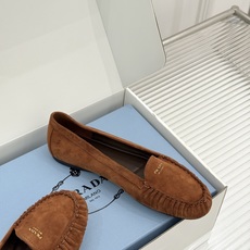 (原版飞机盒+10)Prada/普拉达26WF新品复古字母褶皱平底乐福鞋秋冬衣橱万能百搭单品上脚松弛氛围 (原版飞机盒+10)Prada/普拉达26WF新品复古字母褶皱平底乐福鞋秋冬衣橱万能百搭单品上脚松弛氛围