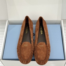 (原版飞机盒+10)Prada/普拉达26WF新品复古字母褶皱平底乐福鞋秋冬衣橱万能百搭单品上脚松弛氛围 (原版飞机盒+10)Prada/普拉达26WF新品复古字母褶皱平底乐福鞋秋冬衣橱万能百搭单品上脚松弛氛围