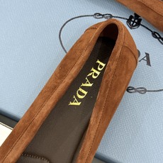 (原版飞机盒+10)Prada/普拉达26WF新品复古字母褶皱平底乐福鞋秋冬衣橱万能百搭单品上脚松弛氛围 (原版飞机盒+10)Prada/普拉达26WF新品复古字母褶皱平底乐福鞋秋冬衣橱万能百搭单品上脚松弛氛围