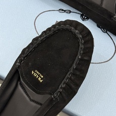 (原版飞机盒+10)Prada/普拉达26WF新品复古字母褶皱平底乐福鞋秋冬衣橱万能百搭单品上脚松弛氛围 (原版飞机盒+10)Prada/普拉达26WF新品复古字母褶皱平底乐福鞋秋冬衣橱万能百搭单品上脚松弛氛围