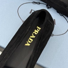 (原版飞机盒+10)Prada/普拉达26WF新品复古字母褶皱平底乐福鞋秋冬衣橱万能百搭单品上脚松弛氛围 (原版飞机盒+10)Prada/普拉达26WF新品复古字母褶皱平底乐福鞋秋冬衣橱万能百搭单品上脚松弛氛围