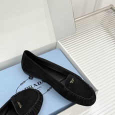 (原版飞机盒+10)Prada/普拉达26WF新品复古字母褶皱平底乐福鞋秋冬衣橱万能百搭单品上脚松弛氛围 (原版飞机盒+10)Prada/普拉达26WF新品复古字母褶皱平底乐福鞋秋冬衣橱万能百搭单品上脚松弛氛围