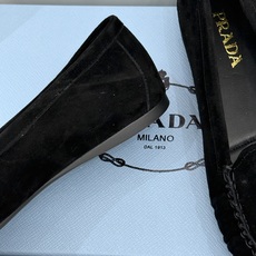 (原版飞机盒+10)Prada/普拉达26WF新品复古字母褶皱平底乐福鞋秋冬衣橱万能百搭单品上脚松弛氛围 (原版飞机盒+10)Prada/普拉达26WF新品复古字母褶皱平底乐福鞋秋冬衣橱万能百搭单品上脚松弛氛围