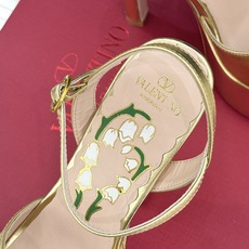 Valentino/华伦天奴26WF新品蝴蝶结恨天高防水台高跟凉鞋浪漫与锋芒完美交织立体蝴蝶结缀于鞋面防 Valentino/华伦天奴26WF新品蝴蝶结恨天高防水台高跟凉鞋浪漫与锋芒完美交织立体蝴蝶结缀于鞋面防