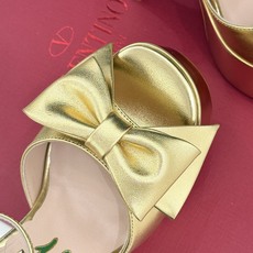 Valentino/华伦天奴26WF新品蝴蝶结恨天高防水台高跟凉鞋浪漫与锋芒完美交织立体蝴蝶结缀于鞋面防 Valentino/华伦天奴26WF新品蝴蝶结恨天高防水台高跟凉鞋浪漫与锋芒完美交织立体蝴蝶结缀于鞋面防