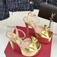 Valentino/华伦天奴26WF新品蝴蝶结恨天高防水台高跟凉鞋浪漫与锋芒完美交织立体蝴蝶结缀于鞋面防 Valentino/华伦天奴26WF新品蝴蝶结恨天高防水台高跟凉鞋浪漫与锋芒完美交织立体蝴蝶结缀于鞋面防