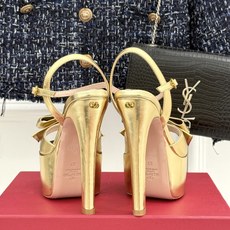 Valentino/华伦天奴26WF新品蝴蝶结恨天高防水台高跟凉鞋浪漫与锋芒完美交织立体蝴蝶结缀于鞋面防 Valentino/华伦天奴26WF新品蝴蝶结恨天高防水台高跟凉鞋浪漫与锋芒完美交织立体蝴蝶结缀于鞋面防