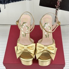 Valentino/华伦天奴26WF新品蝴蝶结恨天高防水台高跟凉鞋浪漫与锋芒完美交织立体蝴蝶结缀于鞋面防 Valentino/华伦天奴26WF新品蝴蝶结恨天高防水台高跟凉鞋浪漫与锋芒完美交织立体蝴蝶结缀于鞋面防