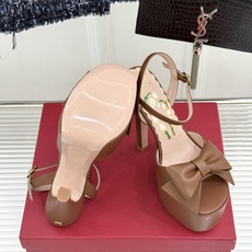 Valentino/华伦天奴26WF新品蝴蝶结恨天高防水台高跟凉鞋浪漫与锋芒完美交织立体蝴蝶结缀于鞋面防 Valentino/华伦天奴26WF新品蝴蝶结恨天高防水台高跟凉鞋浪漫与锋芒完美交织立体蝴蝶结缀于鞋面防