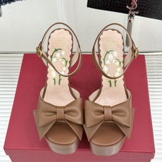Valentino/华伦天奴26WF新品蝴蝶结恨天高防水台高跟凉鞋浪漫与锋芒完美交织立体蝴蝶结缀于鞋面防 Valentino/华伦天奴26WF新品蝴蝶结恨天高防水台高跟凉鞋浪漫与锋芒完美交织立体蝴蝶结缀于鞋面防