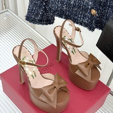 Valentino/华伦天奴26WF新品蝴蝶结恨天高防水台高跟凉鞋浪漫与锋芒完美交织立体蝴蝶结缀于鞋面防 Valentino/华伦天奴26WF新品蝴蝶结恨天高防水台高跟凉鞋浪漫与锋芒完美交织立体蝴蝶结缀于鞋面防