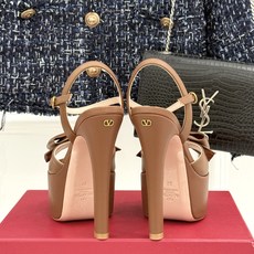 Valentino/华伦天奴26WF新品蝴蝶结恨天高防水台高跟凉鞋浪漫与锋芒完美交织立体蝴蝶结缀于鞋面防 Valentino/华伦天奴26WF新品蝴蝶结恨天高防水台高跟凉鞋浪漫与锋芒完美交织立体蝴蝶结缀于鞋面防