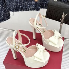 Valentino/华伦天奴26WF新品蝴蝶结恨天高防水台高跟凉鞋浪漫与锋芒完美交织立体蝴蝶结缀于鞋面防 Valentino/华伦天奴26WF新品蝴蝶结恨天高防水台高跟凉鞋浪漫与锋芒完美交织立体蝴蝶结缀于鞋面防