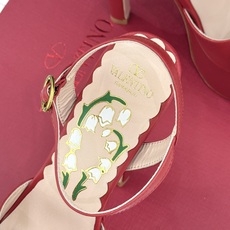 Valentino/华伦天奴26WF新品蝴蝶结恨天高防水台高跟凉鞋浪漫与锋芒完美交织立体蝴蝶结缀于鞋面防 Valentino/华伦天奴26WF新品蝴蝶结恨天高防水台高跟凉鞋浪漫与锋芒完美交织立体蝴蝶结缀于鞋面防