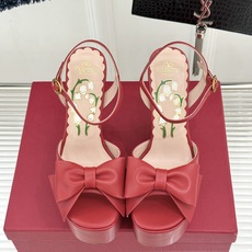 Valentino/华伦天奴26WF新品蝴蝶结恨天高防水台高跟凉鞋浪漫与锋芒完美交织立体蝴蝶结缀于鞋面防 Valentino/华伦天奴26WF新品蝴蝶结恨天高防水台高跟凉鞋浪漫与锋芒完美交织立体蝴蝶结缀于鞋面防
