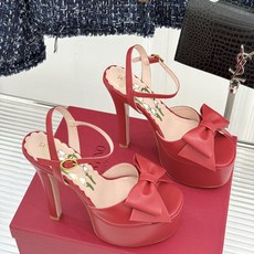 Valentino/华伦天奴26WF新品蝴蝶结恨天高防水台高跟凉鞋浪漫与锋芒完美交织立体蝴蝶结缀于鞋面防 Valentino/华伦天奴26WF新品蝴蝶结恨天高防水台高跟凉鞋浪漫与锋芒完美交织立体蝴蝶结缀于鞋面防