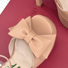 Valentino/华伦天奴26WF新品蝴蝶结恨天高防水台高跟凉鞋浪漫与锋芒完美交织立体蝴蝶结缀于鞋面防 Valentino/华伦天奴26WF新品蝴蝶结恨天高防水台高跟凉鞋浪漫与锋芒完美交织立体蝴蝶结缀于鞋面防