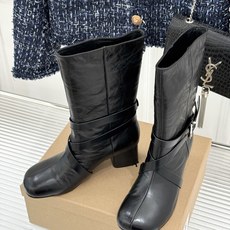 Lemaire 26WF新品皮带扣粗跟短靴秋冬衣橱的宝藏黑马款低调里藏着上乘做工上脚自带不费力高级感懂行 Lemaire 26WF新品皮带扣粗跟短靴秋冬衣橱的宝藏黑马款低调里藏着上乘做工上脚自带不费力高级感懂行