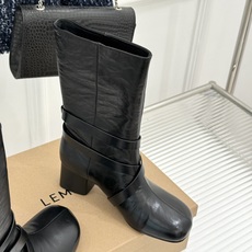 Lemaire 26WF新品皮带扣粗跟短靴秋冬衣橱的宝藏黑马款低调里藏着上乘做工上脚自带不费力高级感懂行 Lemaire 26WF新品皮带扣粗跟短靴秋冬衣橱的宝藏黑马款低调里藏着上乘做工上脚自带不费力高级感懂行