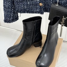Lemaire 26WF新品极简粗跟短靴秋冬衣橱的万能单品不张扬却自带高辨识度舒适感刻进每处细节缝线细节 Lemaire 26WF新品极简粗跟短靴秋冬衣橱的万能单品不张扬却自带高辨识度舒适感刻进每处细节缝线细节