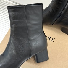 Lemaire 26WF新品极简粗跟短靴秋冬衣橱的万能单品不张扬却自带高辨识度舒适感刻进每处细节缝线细节 Lemaire 26WF新品极简粗跟短靴秋冬衣橱的万能单品不张扬却自带高辨识度舒适感刻进每处细节缝线细节