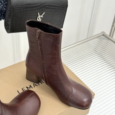 Lemaire 26WF新品极简粗跟短靴秋冬衣橱的万能单品不张扬却自带高辨识度舒适感刻进每处细节缝线细节 Lemaire 26WF新品极简粗跟短靴秋冬衣橱的万能单品不张扬却自带高辨识度舒适感刻进每处细节缝线细节