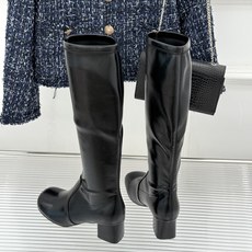 Lemaire 26WF新品极简粗跟弹力靴长靴越穿越爱的经典款型秋日衣橱里的常青树懂行的人一眼便知把舒适 Lemaire 26WF新品极简粗跟弹力靴长靴越穿越爱的经典款型秋日衣橱里的常青树懂行的人一眼便知把舒适