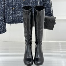 Lemaire 26WF新品极简粗跟弹力靴长靴越穿越爱的经典款型秋日衣橱里的常青树懂行的人一眼便知把舒适 Lemaire 26WF新品极简粗跟弹力靴长靴越穿越爱的经典款型秋日衣橱里的常青树懂行的人一眼便知把舒适