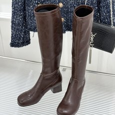 Lemaire 26WF新品极简粗跟弹力靴长靴越穿越爱的经典款型秋日衣橱里的常青树懂行的人一眼便知把舒适 Lemaire 26WF新品极简粗跟弹力靴长靴越穿越爱的经典款型秋日衣橱里的常青树懂行的人一眼便知把舒适