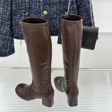 Lemaire 26WF新品极简粗跟弹力靴长靴越穿越爱的经典款型秋日衣橱里的常青树懂行的人一眼便知把舒适 Lemaire 26WF新品极简粗跟弹力靴长靴越穿越爱的经典款型秋日衣橱里的常青树懂行的人一眼便知把舒适