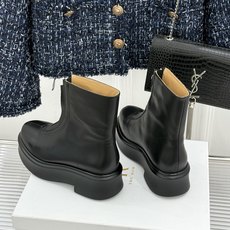 The Row 26WF新品前拉链增高厚底松糕靴子系列大表姐刘雯同款上脚极简老钱风质感直接拉满头层牛皮打 The Row 26WF新品前拉链增高厚底松糕靴子系列大表姐刘雯同款上脚极简老钱风质感直接拉满头层牛皮打