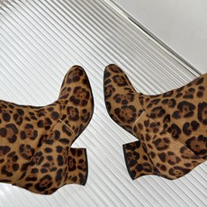 Jil Sander/吉尔桑达极26WF新品绑带粗跟长靴极简党秋冬的本命长靴低调鞋款辨识度却很高舒适与格 Jil Sander/吉尔桑达极26WF新品绑带粗跟长靴极简党秋冬的本命长靴低调鞋款辨识度却很高舒适与格