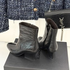 Jil Sander/吉尔桑达极26WF新品绑带粗跟短靴极简党秋冬的本命短靴低调鞋款辨识度却很高舒适与格 Jil Sander/吉尔桑达极26WF新品绑带粗跟短靴极简党秋冬的本命短靴低调鞋款辨识度却很高舒适与格