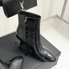 Jil Sander/吉尔桑达极26WF新品绑带粗跟短靴极简党秋冬的本命短靴低调鞋款辨识度却很高舒适与格 Jil Sander/吉尔桑达极26WF新品绑带粗跟短靴极简党秋冬的本命短靴低调鞋款辨识度却很高舒适与格