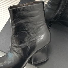 Jil Sander/吉尔桑达极26WF新品绑带粗跟短靴极简党秋冬的本命短靴低调鞋款辨识度却很高舒适与格 Jil Sander/吉尔桑达极26WF新品绑带粗跟短靴极简党秋冬的本命短靴低调鞋款辨识度却很高舒适与格