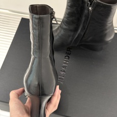 Jil Sander/吉尔桑达极26WF新品绑带粗跟短靴极简党秋冬的本命短靴低调鞋款辨识度却很高舒适与格 Jil Sander/吉尔桑达极26WF新品绑带粗跟短靴极简党秋冬的本命短靴低调鞋款辨识度却很高舒适与格