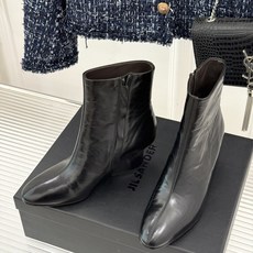 Jil Sander/吉尔桑达极26WF新品绑带粗跟短靴极简党秋冬的本命短靴低调鞋款辨识度却很高舒适与格 Jil Sander/吉尔桑达极26WF新品绑带粗跟短靴极简党秋冬的本命短靴低调鞋款辨识度却很高舒适与格