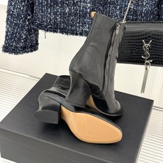 Jil Sander/吉尔桑达极26WF新品绑带粗跟短靴极简党秋冬的本命短靴低调鞋款辨识度却很高舒适与格 Jil Sander/吉尔桑达极26WF新品绑带粗跟短靴极简党秋冬的本命短靴低调鞋款辨识度却很高舒适与格