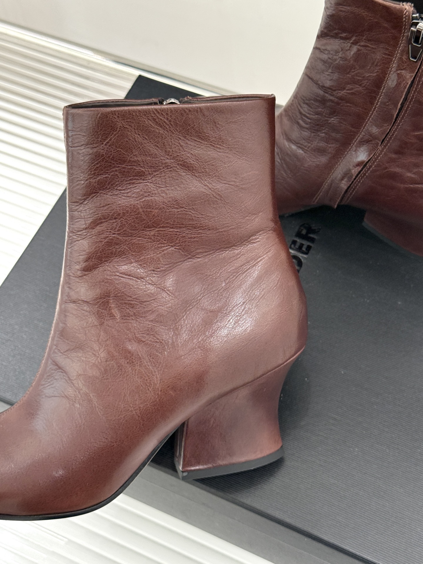 Jil Sander/吉尔桑达极26WF新品绑带粗跟短靴极简党秋冬的本命短靴低调鞋款辨识度却很高舒适与格