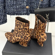 Jil Sander/吉尔桑达极26WF新品绑带粗跟短靴极简党秋冬的本命短靴低调鞋款辨识度却很高舒适与格 Jil Sander/吉尔桑达极26WF新品绑带粗跟短靴极简党秋冬的本命短靴低调鞋款辨识度却很高舒适与格