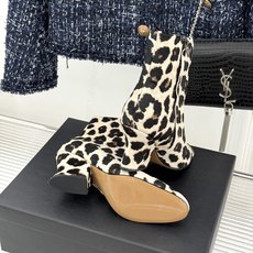 Jil Sander/吉尔桑达极26WF新品绑带粗跟短靴极简党秋冬的本命短靴低调鞋款辨识度却很高舒适与格 Jil Sander/吉尔桑达极26WF新品绑带粗跟短靴极简党秋冬的本命短靴低调鞋款辨识度却很高舒适与格