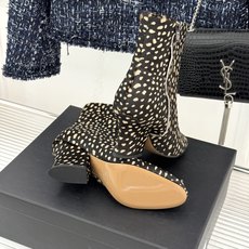 Jil Sander/吉尔桑达极26WF新品绑带粗跟短靴极简党秋冬的本命短靴低调鞋款辨识度却很高舒适与格 Jil Sander/吉尔桑达极26WF新品绑带粗跟短靴极简党秋冬的本命短靴低调鞋款辨识度却很高舒适与格