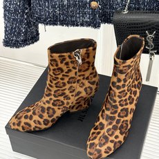 Jil Sander/吉尔桑达极26WF新品绑带粗跟短靴极简党秋冬的本命短靴低调鞋款辨识度却很高舒适与格 Jil Sander/吉尔桑达极26WF新品绑带粗跟短靴极简党秋冬的本命短靴低调鞋款辨识度却很高舒适与格